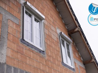 Klasyczny biały kolor okien w połączeniu z delikatnymi szprosami FIXOKNA
