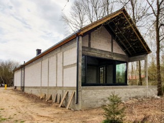Kolejna nowoczesna stodoła z nowymi oknami Komfort