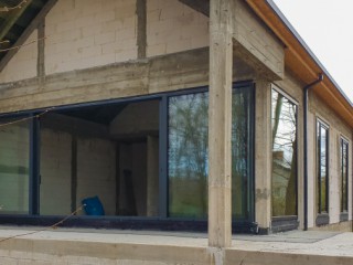 Kolejna nowoczesna stodoła z nowymi oknami Komfort