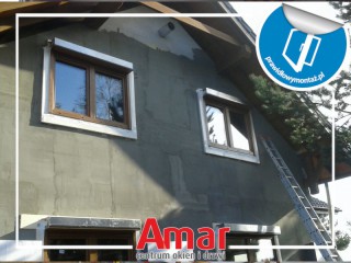 Montaż okien PVC ID8000 wysuniętych w warstwę izolacji Amar