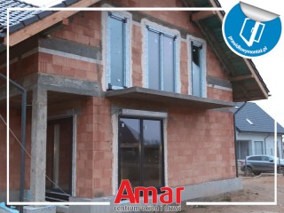 Montaż stolarki okiennej PVC oraz okna HST w Porothermie Amar