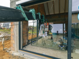 Okna aluminiowe Genesis oraz drzwi podnoszono-przesuwne Ultraglide od Al-Tech FIXOKNA
