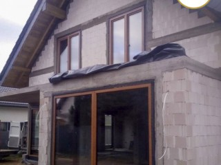 Okna drewnopodobne z widoczną strukturą drewna Szymko