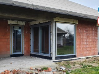 Okna Vetrex w kolorze szczotkowanego aluminium Komfort