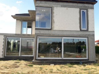 Prawidłowy montaż okien aluminiowych w domu jednorodzinnym Windmar
