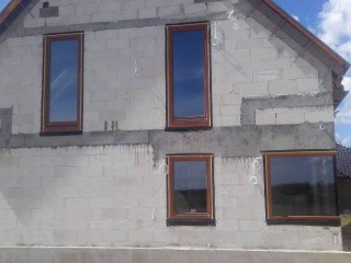 Prawidłowy montaż okien drewnianych w domu jednorodzinnym Windmar
