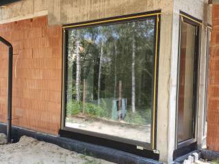 Prawidłowy montaż okien na ciepłych parapetach, okna trapezowego i drzwi przesuwnych PSK Komfort