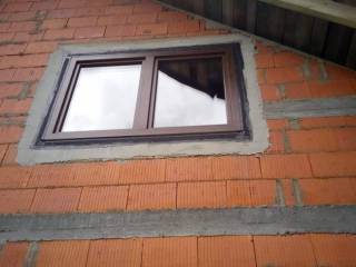 Prawidłowy montaż okien w murze z porothermu Szymko
