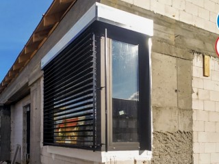 Stolarka aluminiowa Aliplast, okna GENESIS, drzwi podnoszono-przesuwne ULTRAGLIDE LS I+, producent AdamS. Amar