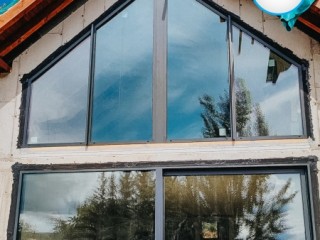 Szczelny montaż okien i drzwi 