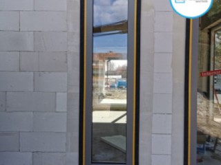 Zewnętrzna folia wykorzystywana przy wykonywaniu prawidłowego montażu okien i drzwi. BEMARES